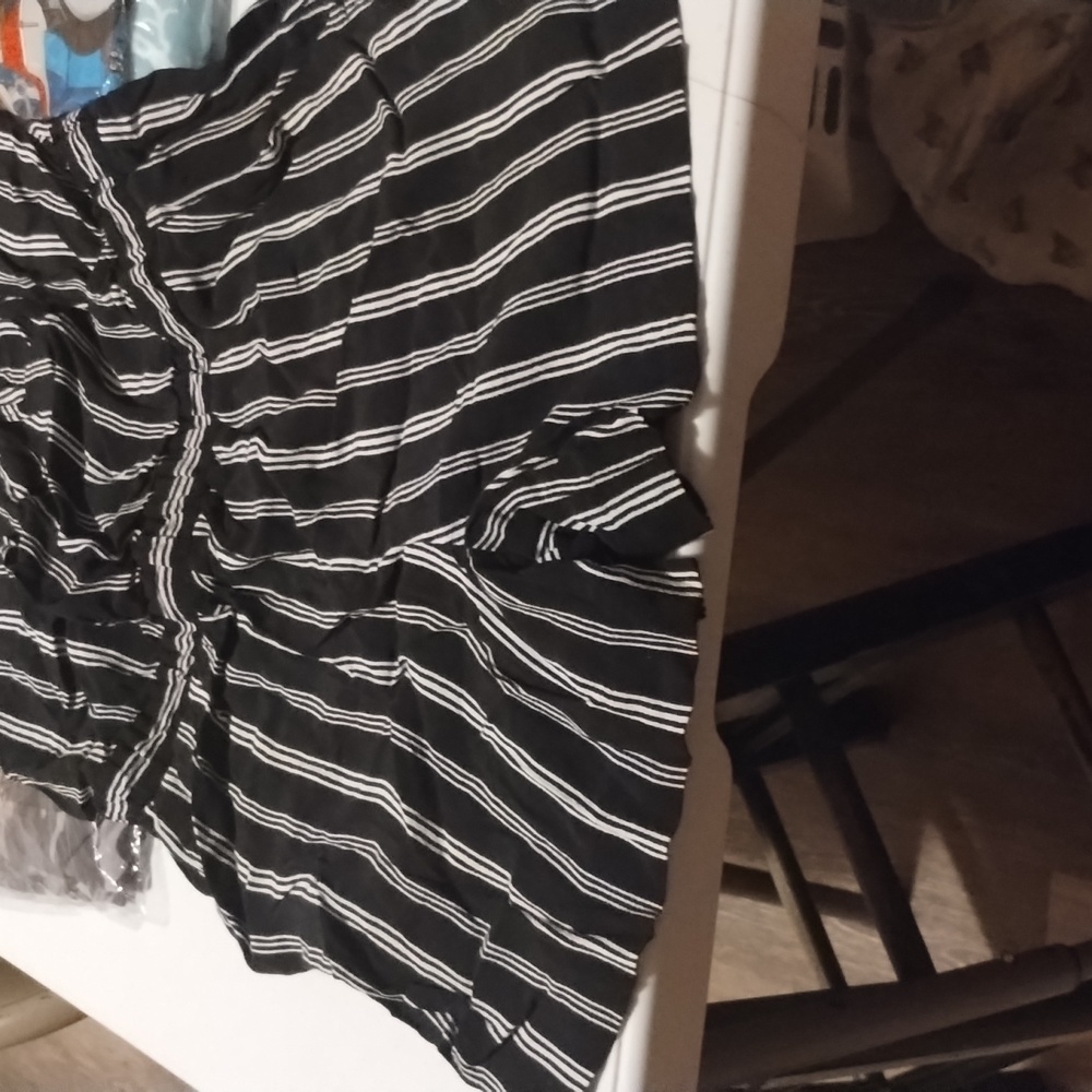 LOFT | Petite Striped Flutter Sleeve stripe with two sides pockets Romper Size S - Picture 9 of 14